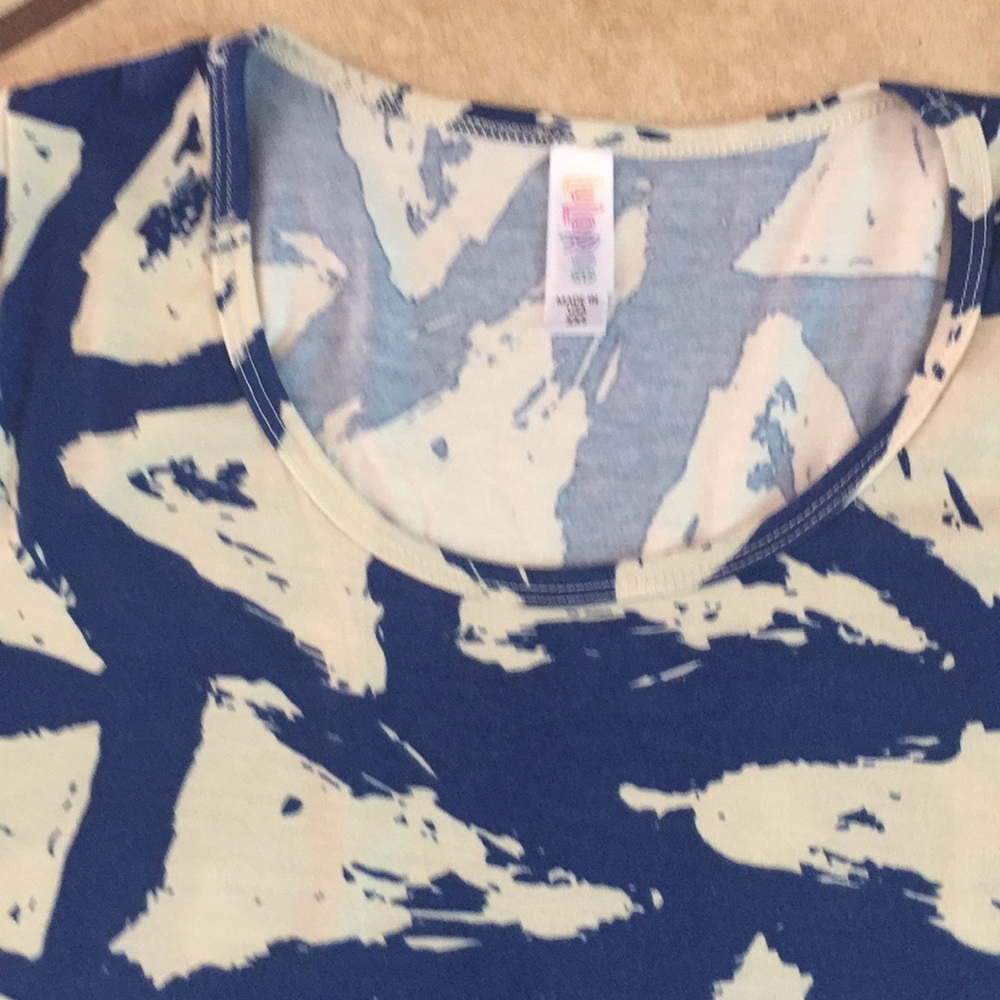 LULAROE Top - Picture 2 of 8